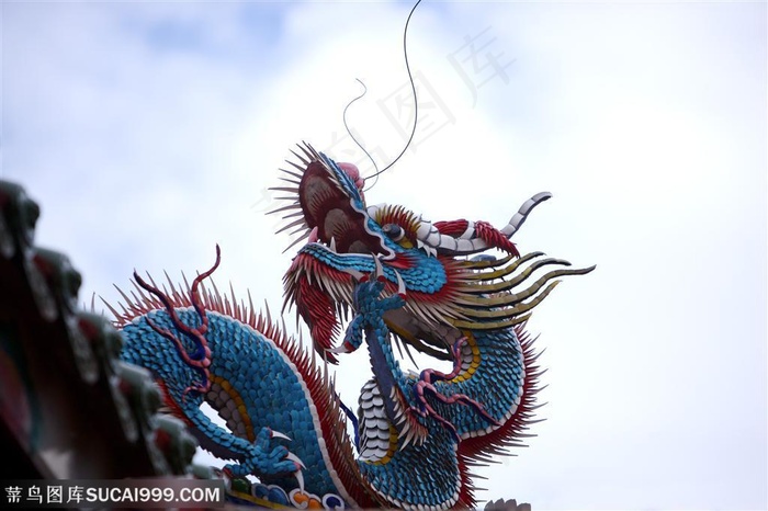 古建筑-屋檐上的彩色龙立体雕塑
