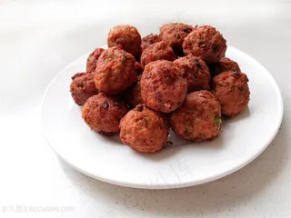 炸猪肉萝卜豆腐丸子