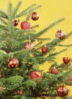 圣诞树挂球图片下载