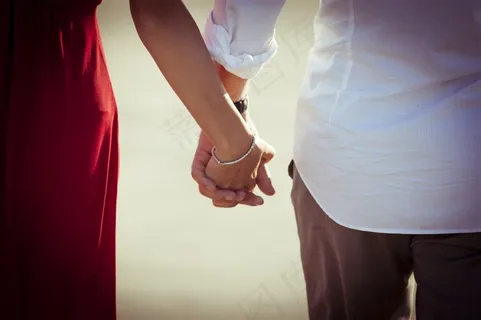 手拉手的情侣 手拉手的情侣