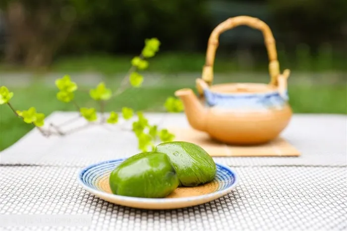 绿色美味青团糕点图片