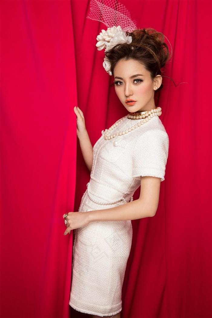 年轻漂亮的时尚美女高清图