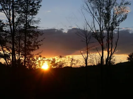 夕阳下剪影图片 夕阳下剪影图片