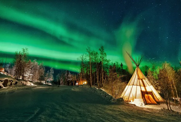 绿色极光壁纸图片