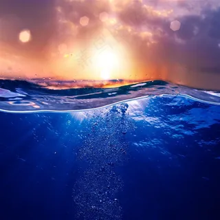 夕阳下的海平面高清图片