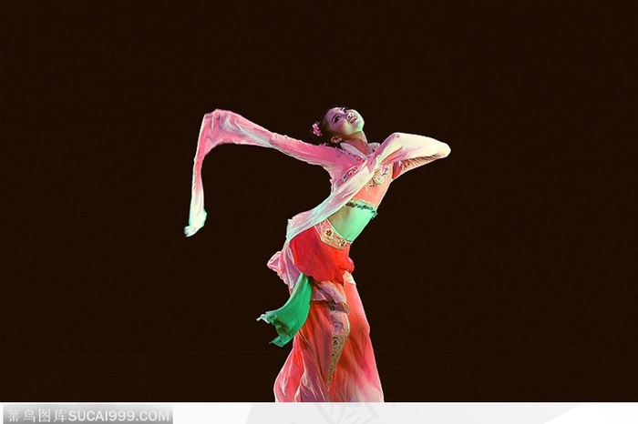 舞台上跳舞的人-9