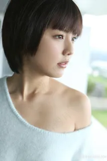 超高清日本清纯短发美女写真图片