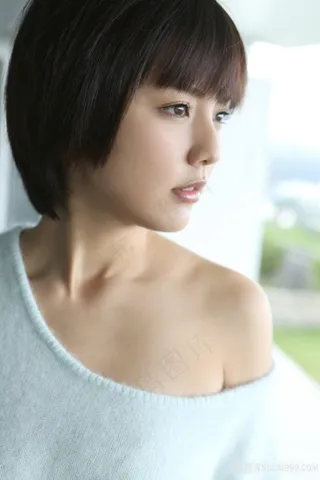 超高清日本清纯短发美女写真图片