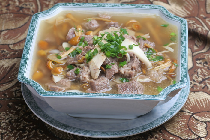 珍菌牛腩