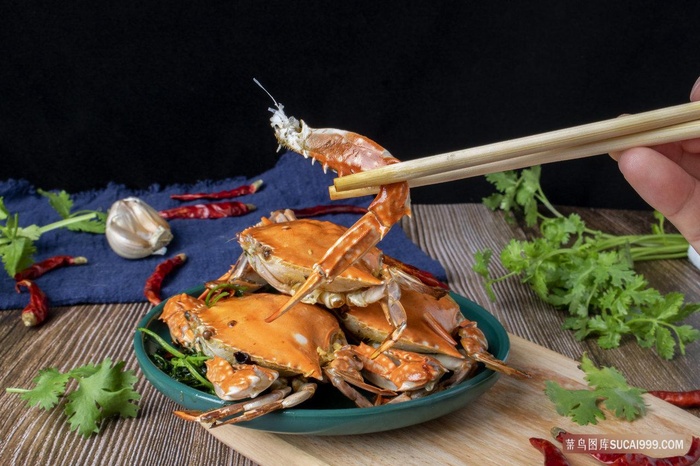 煮熟的鲜肥螃蟹