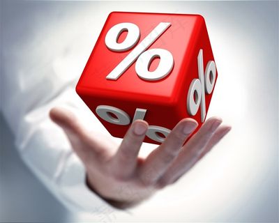 手托百分比的商务人士图片