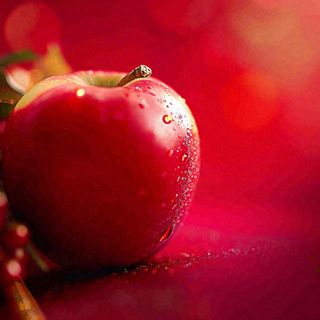 红苹果新鲜特写水珠，圣诞平安夜，水果美食，温馨摄影图