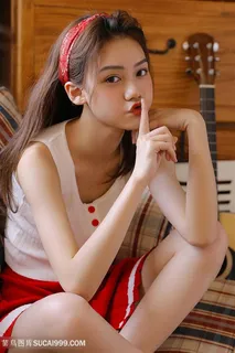 坐在床上的*清纯女生写真 坐在床上的*清纯女生写真