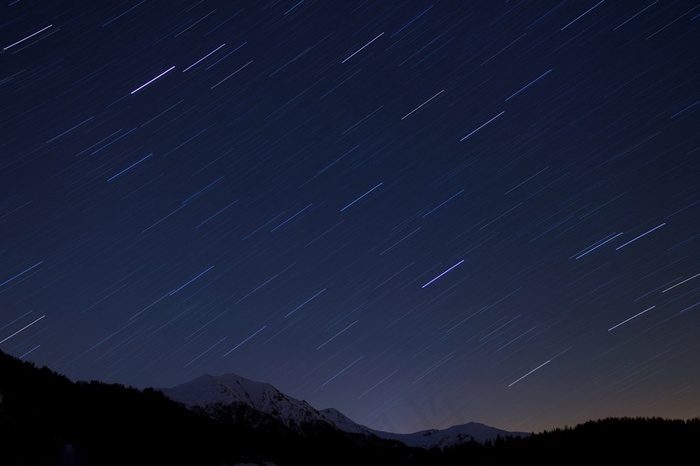 有流星的星空星轨