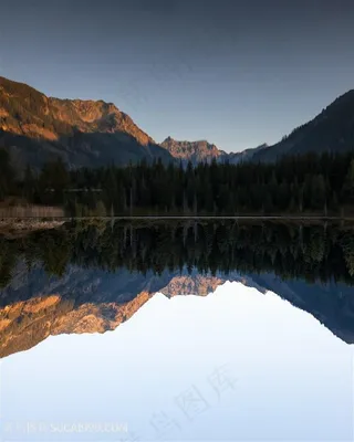 美丽的湖光山色倒影