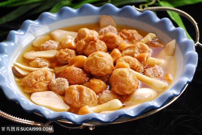 菌类明炉野生菌烩金元宝中华美食摄影图