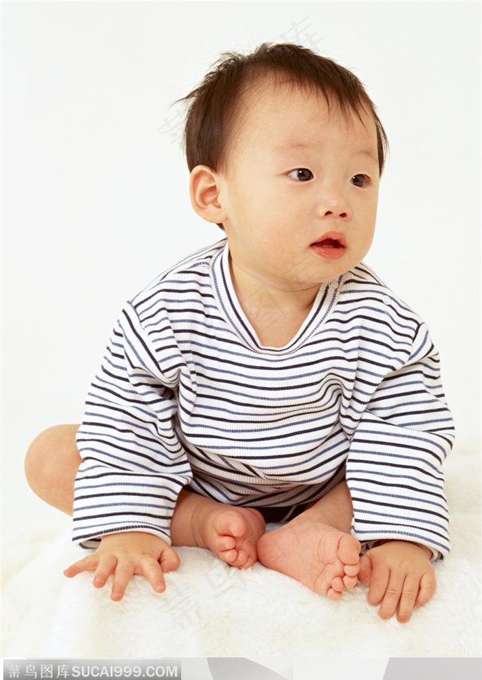 婴儿幼儿-歪头微笑的婴儿
