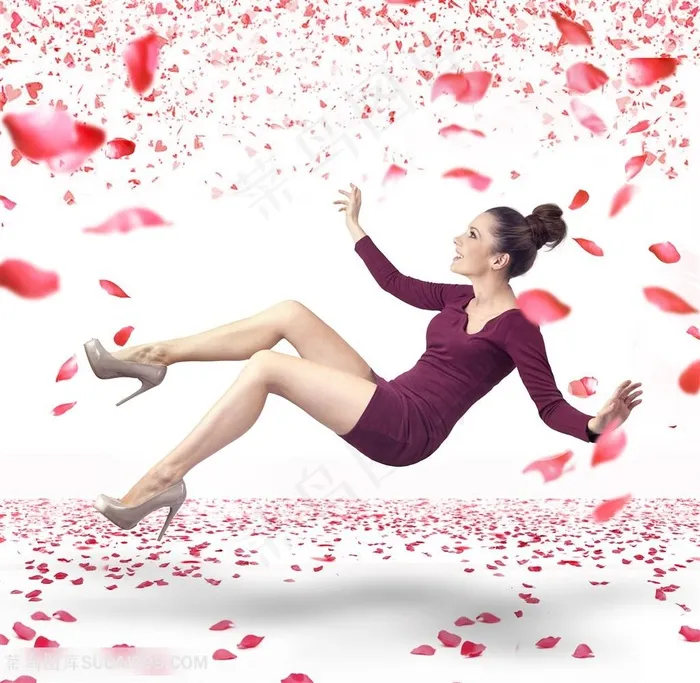 创意飞舞的花瓣与美女高清图片