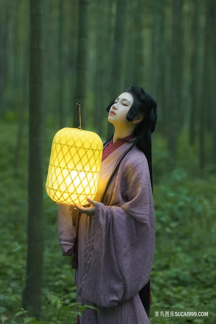 竹林里的和服少女图片