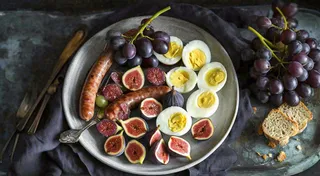 沙拉西餐美食水果鸡蛋牛肉餐具摄影