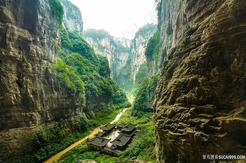 峡谷中的寺庙图片
