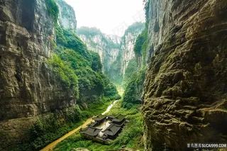 峡谷中的寺庙图片