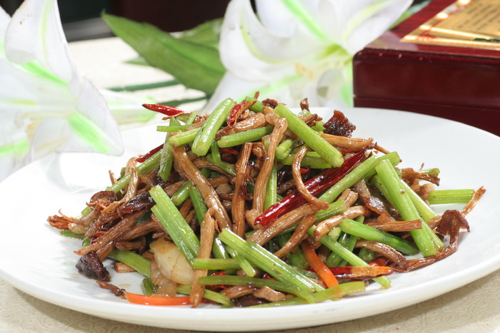 小炒茶树菇