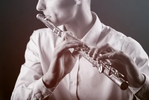 笛子演奏家高清图片