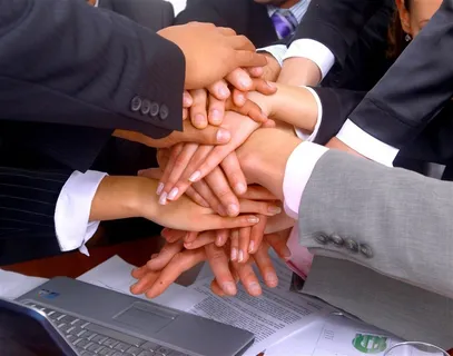 握手的商务人士高清图片素材 握手的商务人士高清图片素材