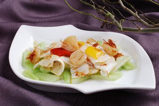  西芹玉带炒花枝 