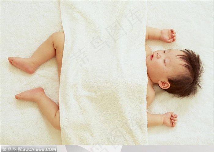 婴儿幼儿-盖着被子睡着的婴儿