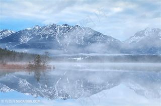 唯美雪山与湖面景色高清图片