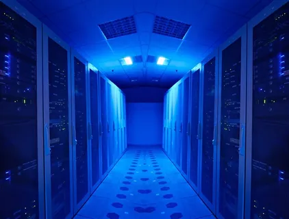 网络机房夜晚内景照明摄影高清图片 网络机房夜晚内景照明摄影高清图片