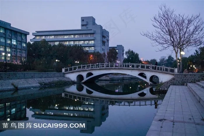 天津南开大学校园夜晚景观