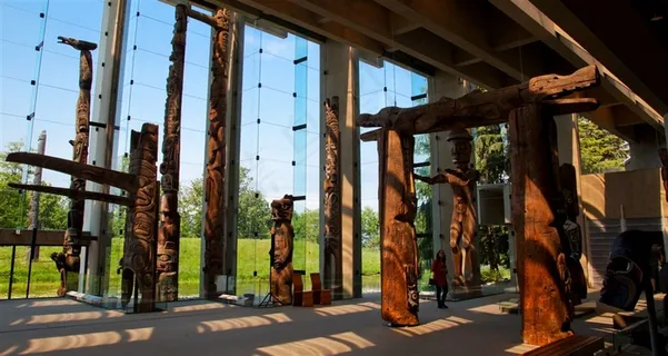 博物馆中的图腾