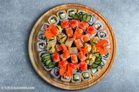 圆形平盘上的寿司特写摄影高清图片