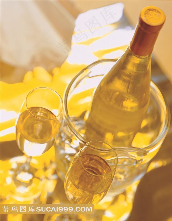 喜庆节日黄色香槟唯美俯视图