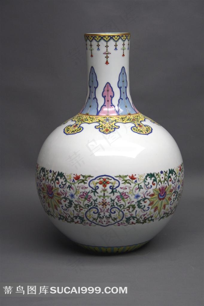 精美装饰花纹瓷瓶