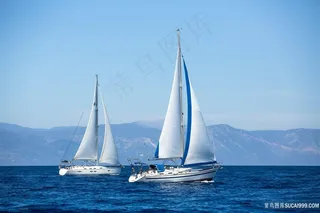 海面上的帆船图片