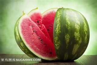 切开的大红西瓜图片