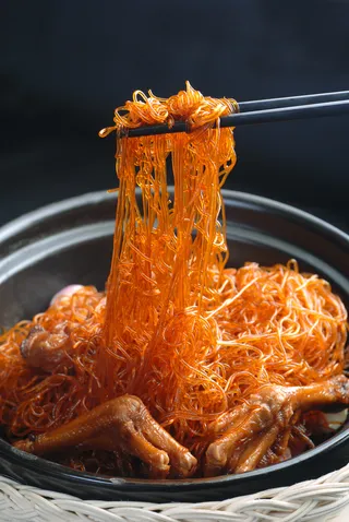 砂锅石锅美食煲类特色菜鹅掌粉丝煲