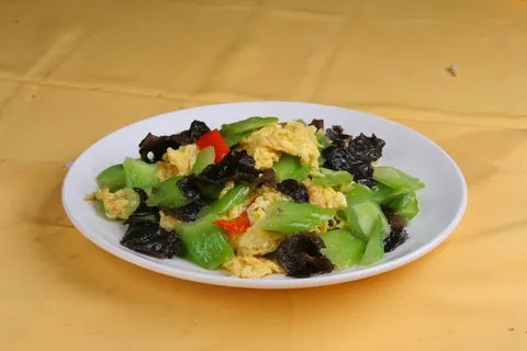 木耳鸡蛋炒苦瓜 12元