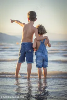 阳光沙滩漂亮背影可爱宝宝