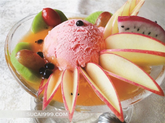 苹果火龙果猕猴桃蓝莓草莓雪糕球高清摄影图