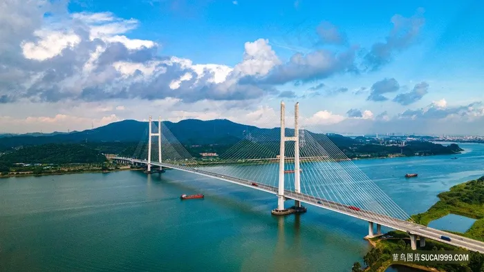 全景跨江桥风景图片