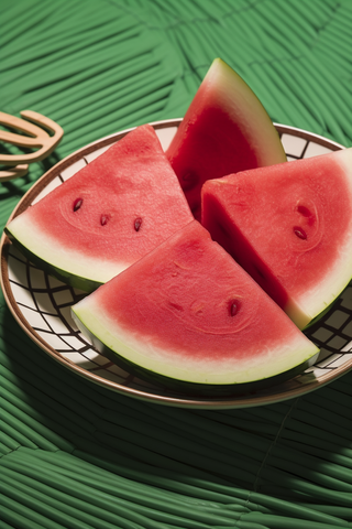 夏日切片西瓜水果摄影图