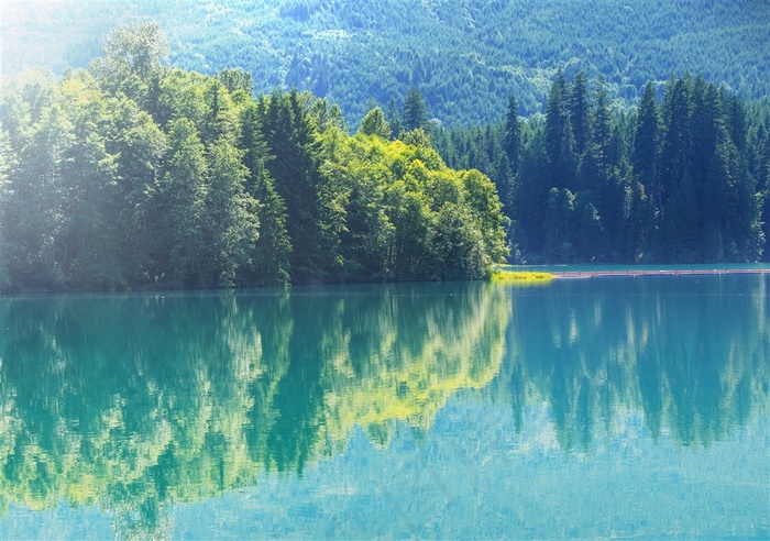 青山绿树碧湖