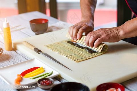 正在制作寿司高清图 正在制作寿司高清图