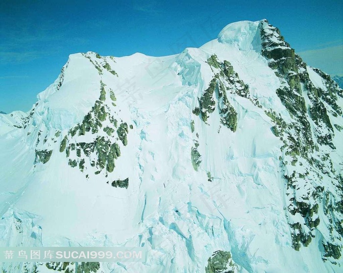 山水剪影悬崖上的白雪