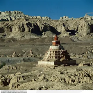 西藏阿里扎达托林寺佛塔